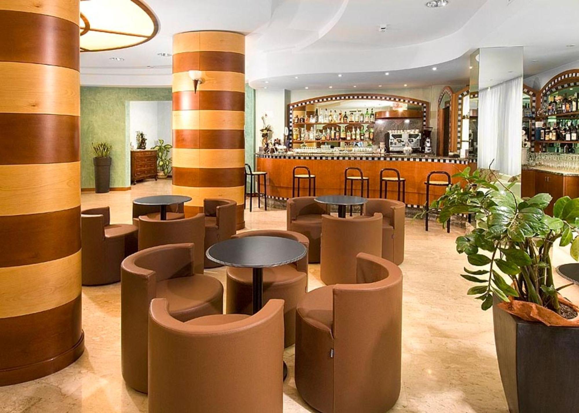 Hotel Savoia Cesenatico Buitenkant foto